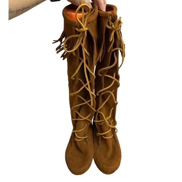 Minnetonka Women's Tall Front Lace Up Knee High Moccasin Boots Size 8 Fringe - Picture 4 of 8